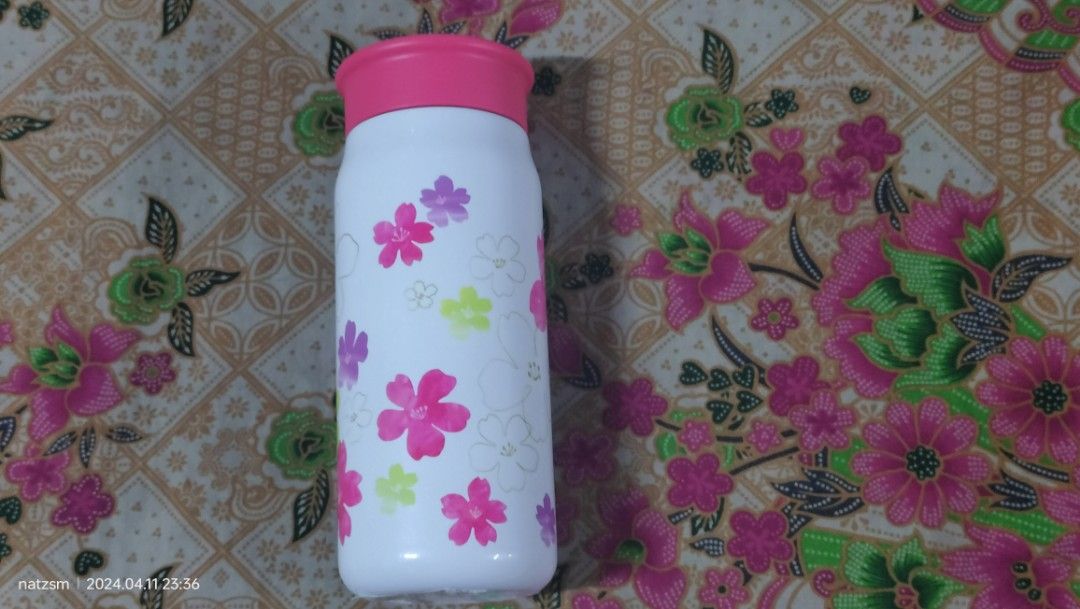 STARBUCKS SAKURA JAPAN EXCLUSIVE 2024 (Category: Water Bottles & Tumblers) located in Makati City. Submitted by mungojerry (Listing ID 1297793383, Image 3). Description: .