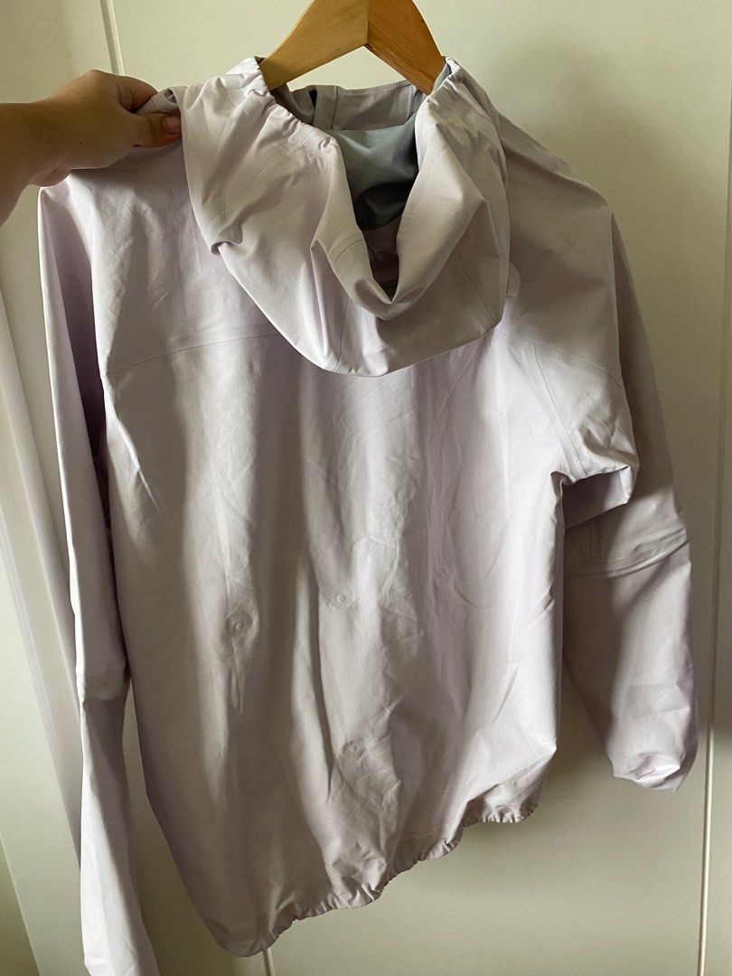 The North Face Futurelight Rain Jacket Lavender (Large) (Category: Coats, Jackets and Outerwear) located in Pasig City. Submitted by joeethangs (Listing ID 1297714107, Image 2). Description: RFS: Never used. A little small on me. Originally price is ₱19,990..