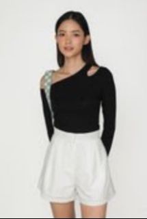 (Category: ) located in . Submitted by deszycloset (Listing ID 1297702129, Image 1). Description: .