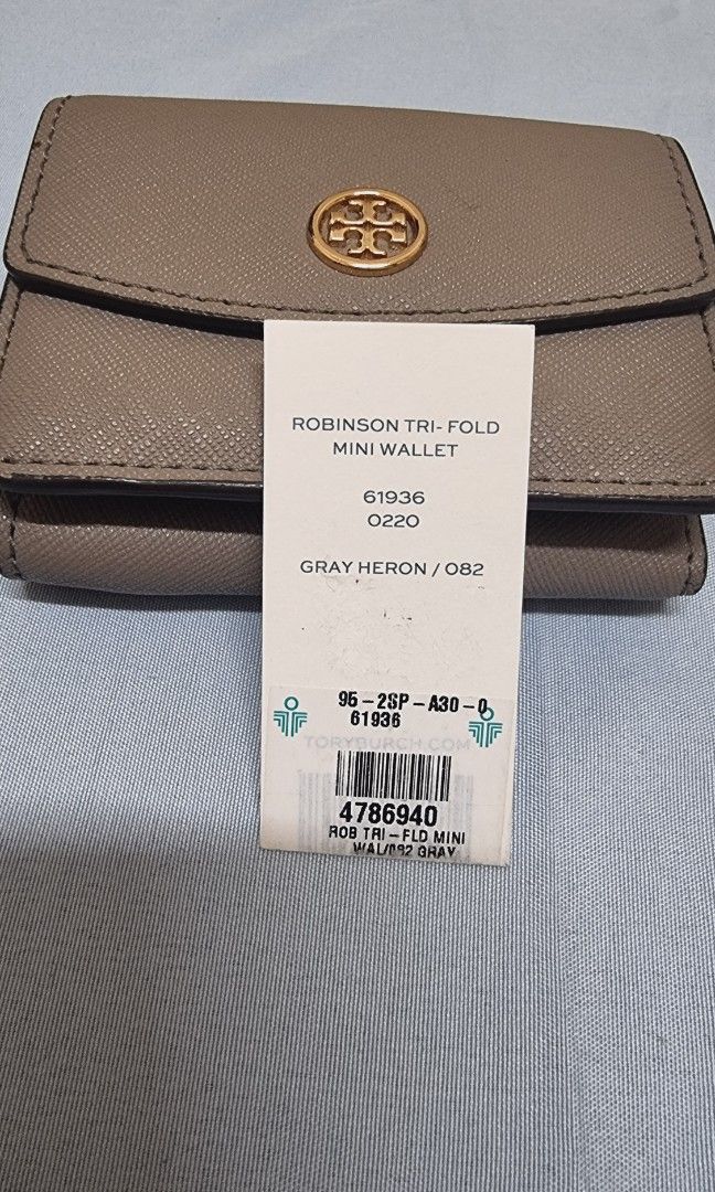 Tory Burch Trifold wallet (Category: Luxury Bags & Wallets) located in Quezon City. Submitted by jen13gozee (Listing ID 1297679145, Image 2). Description: Authentic Tory Burch trifold wallet pls see flaws on last photo Inclusion: wallet and dustbag.