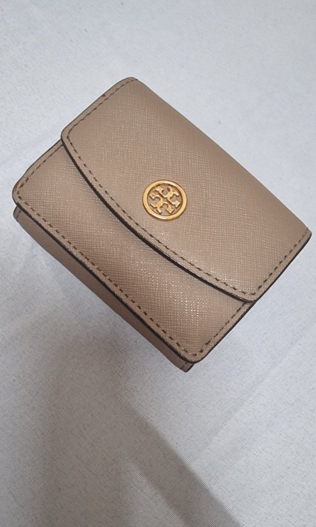 Tory Burch Trifold wallet (Category: Luxury Bags & Wallets) located in Quezon City. Submitted by jen13gozee (Listing ID 1297679145, Image 1). Description: Authentic Tory Burch trifold wallet pls see flaws on last photo Inclusion: wallet and dustbag.