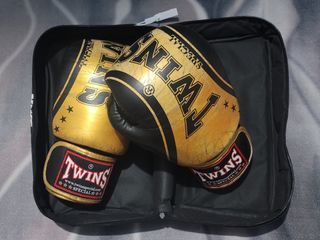 Twins FBGVL3-TW4 Black/Gold Muay Thai Boxing Gloves 12oz