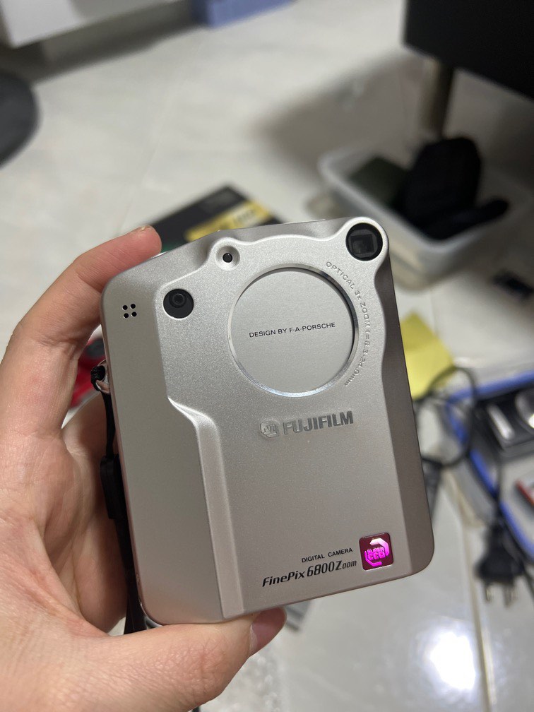 ULTRA RARE* Fujifilm Finepix 6800 Zoom, Photography, Cameras on