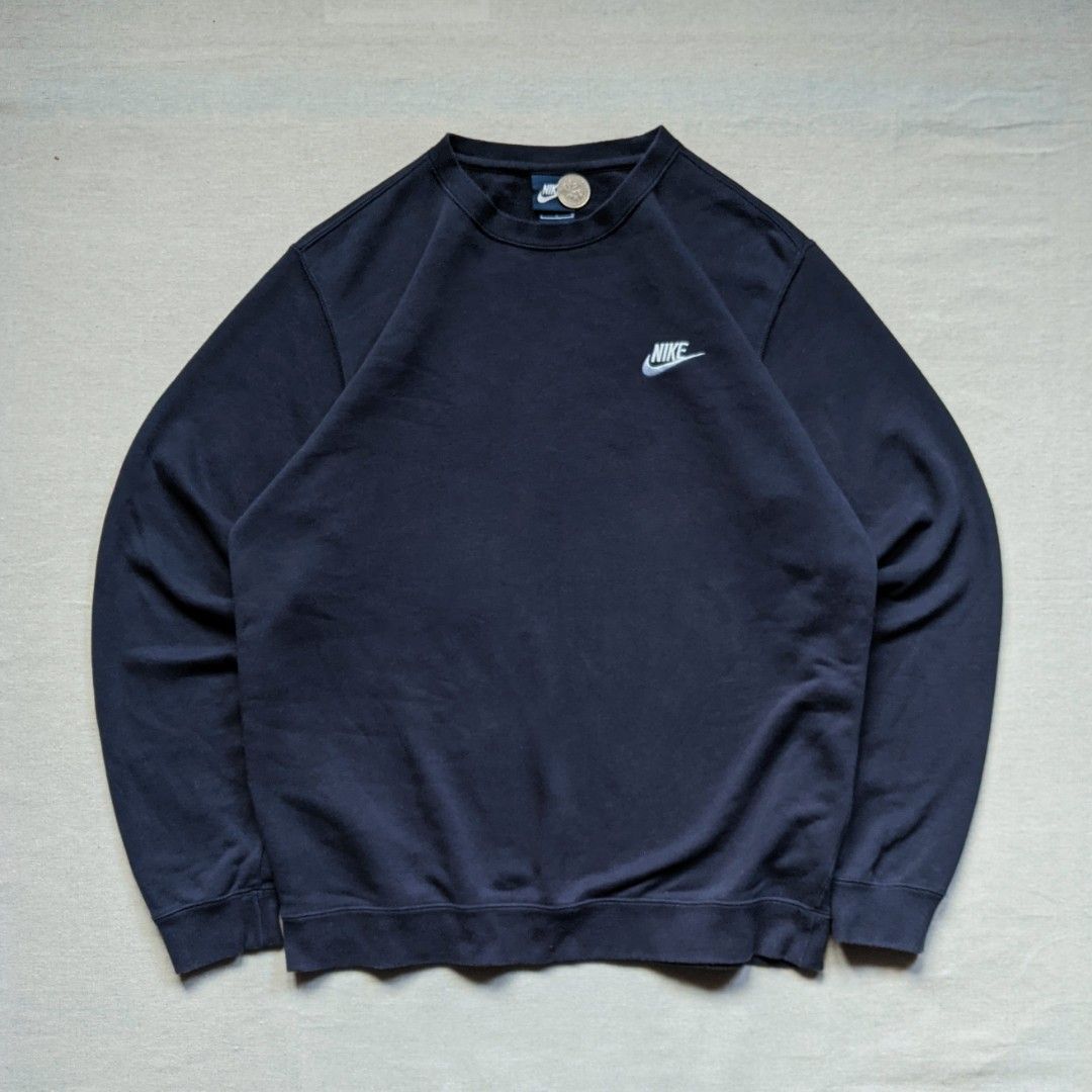 22 27 L NIKE SWEATSHIRT IN DARK BLUE Men s Fashion Activewear on Carousell
