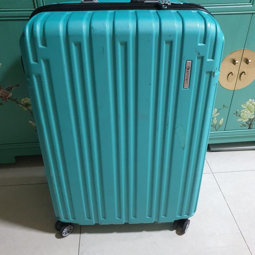 30inch luggage good condition 4wheels 360 rotation security lock  lightweight best deal just $20