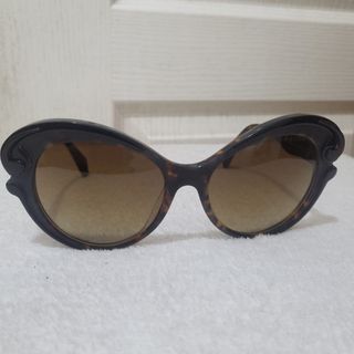 💯 Authentic Prada cat eye sunglasses