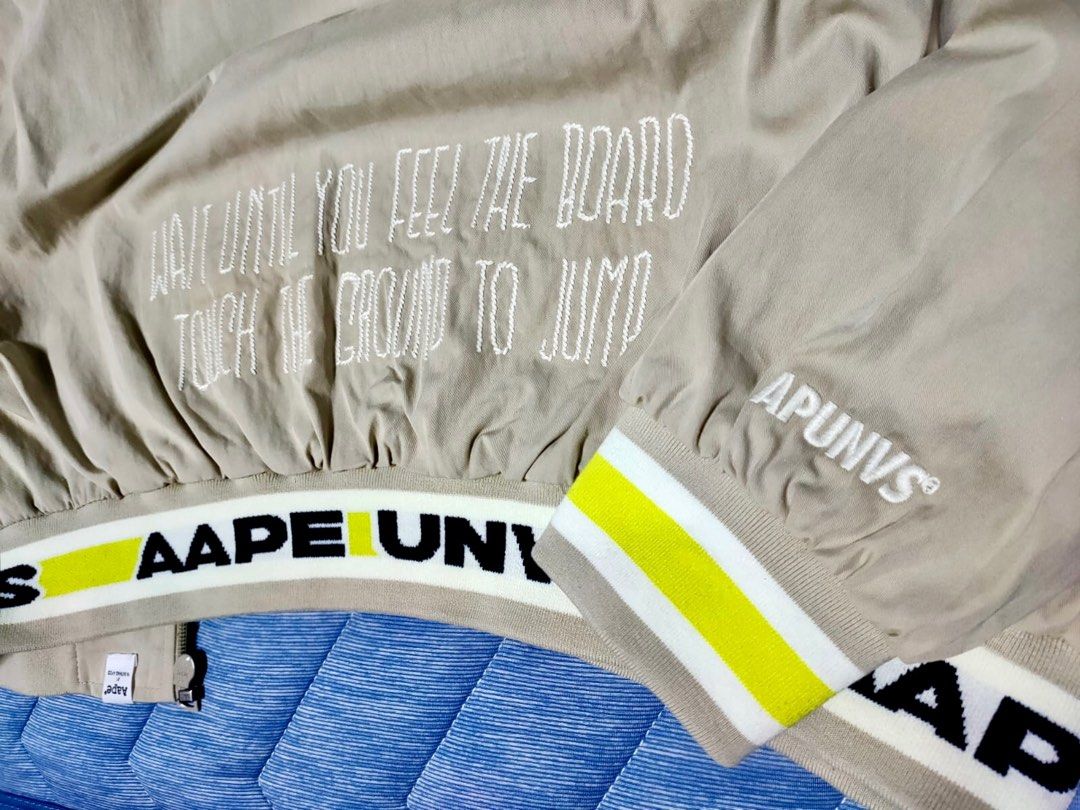 *SALE* Aape BY *A BATHING APE® Light Weight Drizzler Jacket Beige AAPLJM7643XXMBGE (Category: Coats, Jackets and Outerwear) located in Singapore. Submitted by nofrillsfactoryoutlet (Listing ID 1297883786, Image 7). Description: Usual : $388 SUPER HOT DEAL : $299 100% Authentic and Brand New with Tags and packaging. Direct from Aape BY *A BATHING APE® outlet in Beijing. Brand : Aape BY *A BATHING APE® Design : Moon Face Embroidered Drizzler Jacket