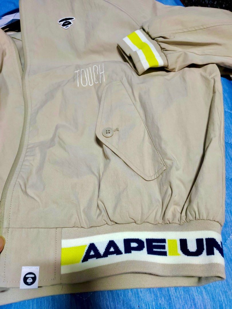*SALE* Aape BY *A BATHING APE® Light Weight Drizzler Jacket Beige AAPLJM7643XXMBGE (Category: Coats, Jackets and Outerwear) located in Singapore. Submitted by nofrillsfactoryoutlet (Listing ID 1297883786, Image 6). Description: Usual : $388 SUPER HOT DEAL : $299 100% Authentic and Brand New with Tags and packaging. Direct from Aape BY *A BATHING APE® outlet in Beijing. Brand : Aape BY *A BATHING APE® Design : Moon Face Embroidered Drizzler Jacket