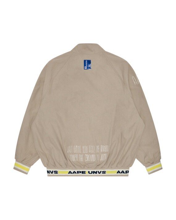 *SALE* Aape BY *A BATHING APE® Light Weight Drizzler Jacket Beige AAPLJM7643XXMBGE (Category: Coats, Jackets and Outerwear) located in Singapore. Submitted by nofrillsfactoryoutlet (Listing ID 1297883786, Image 2). Description: Usual : $388 SUPER HOT DEAL : $299 100% Authentic and Brand New with Tags and packaging. Direct from Aape BY *A BATHING APE® outlet in Beijing. Brand : Aape BY *A BATHING APE® Design : Moon Face Embroidered Drizzler Jacket
