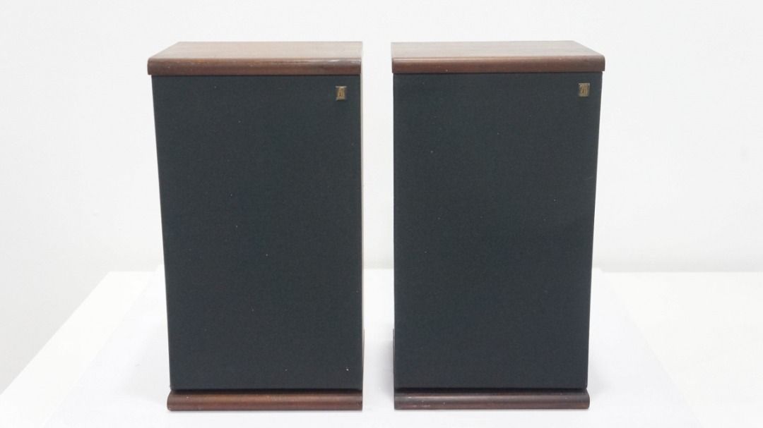 Acoustic Research (AR) TSW-210 2-Way 8” Vintage Bookshelf Speakers