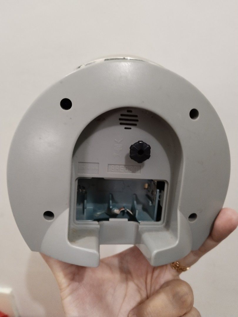 Affordable Big Alarm Clock for only php 130 issue no battery cover (Category: Clocks) located in Bulacan. Submitted by afford.japan (Listing ID 1297930343, Image 3). Description: Affordable Big Alarm Clock for only php 130 issue no battery cover.