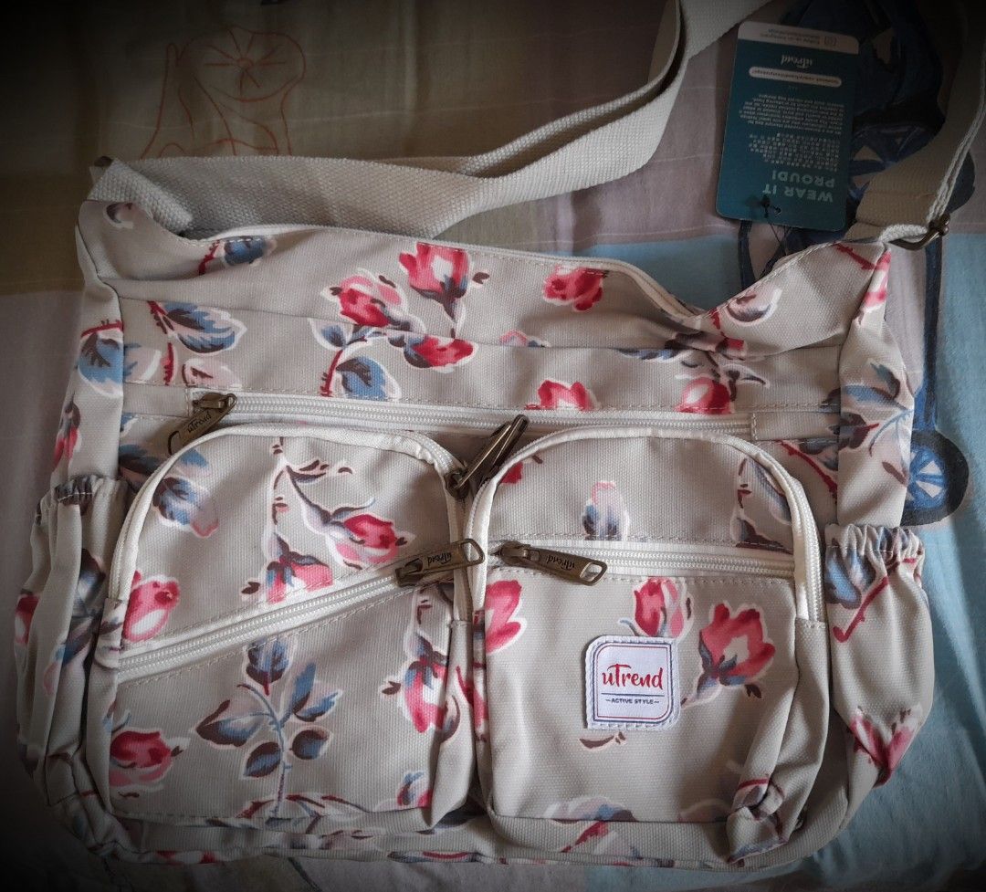 Baby Shoulder Bag (Category: Other Babies Going Out Needs) located in Manila. Submitted by charmed.1 (Listing ID 1297890734, Image 3). Description: Given as a gift but never used, details are in the pics.