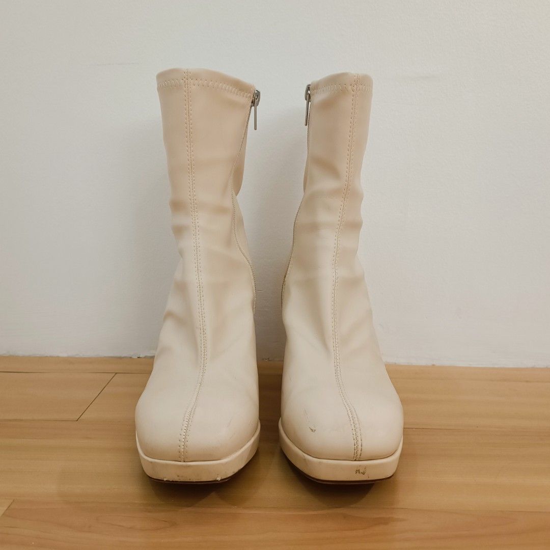 Bershka Pastel Beige Ankle Boots (Category: Boots) located in Lapu Lapu. Submitted by am.thingspreloved (Listing ID 1297859286, Image 2). Description: Original price: P2,359 Size: 37 Color: Beige Upper Material: Polyurethane Inner Material: Textile Sole Material: Rubber - Solid shade faux leather heeled boots - Square toe - Side zip fastening - Heel height: 9.5cm - Shaft height: 17.5cm.