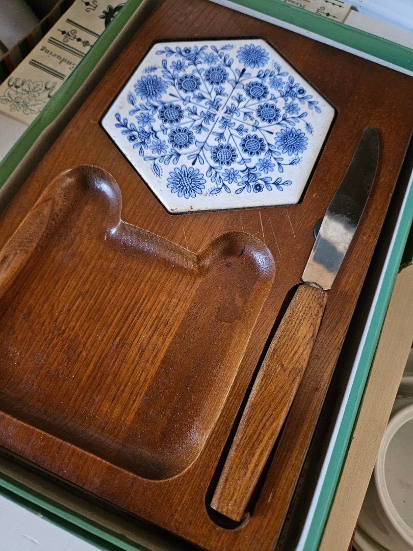 Cheese board with ceramic coaster (Category: Knives & Chopping Boards) located in Rizal. Submitted by missytin (Listing ID 1297896545, Image 1). Description: SET wooden board stainless knife ceramic coaster LP POSTED.