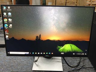 Dell 22 inches Frameless Monitor Rotatable