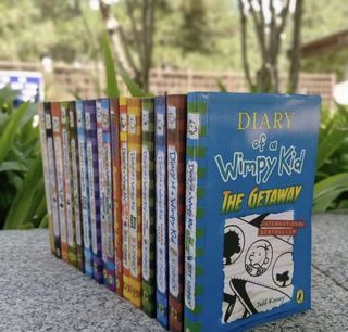 Diary of a Wimpy Kid (set of 16 with box!)