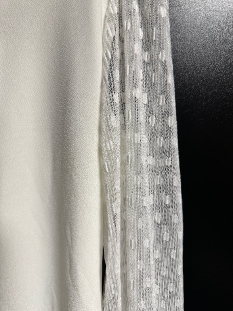 Ever New White Margot Dobby Sleeve Top (L) (Category: Longsleeves) located in Taguig. Submitted by roark1989 (Listing ID 1297898566, Image 3). Description: - RFS: decluttering - Original Price: 3,490 - Brand new.