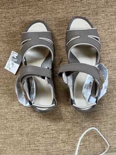 Hiking sandals - US  size 9