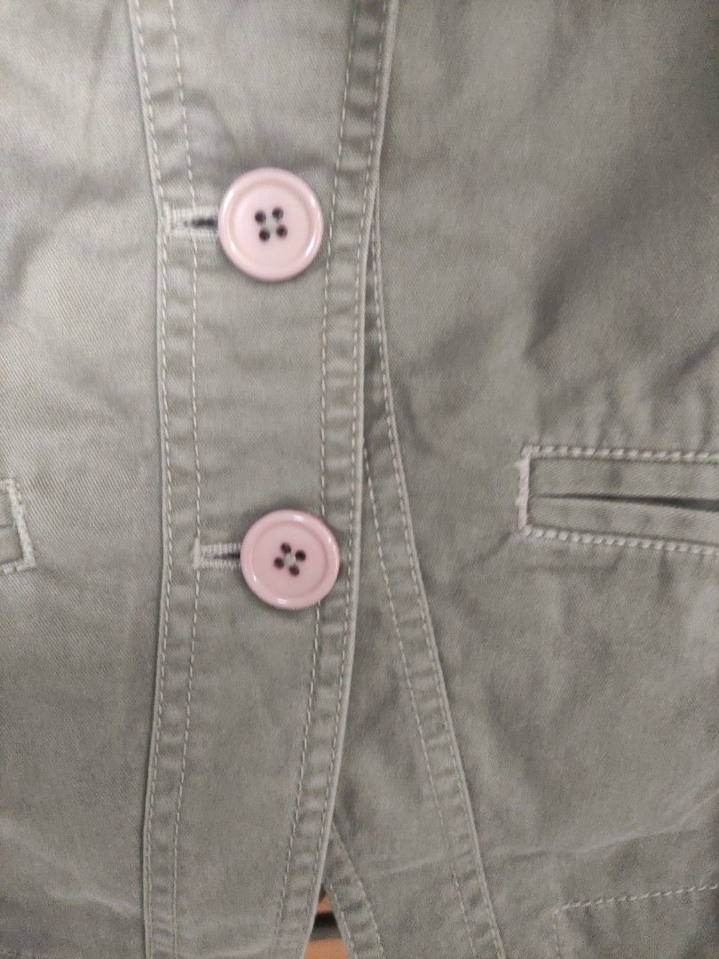 Jacket (Category: Longsleeves) located in Singapore. Submitted by sophie2002 (Listing ID 1297860453, Image 4). Description: This is brand new. Paid $69 at G2000 on impulse. My new company provides jackets so it was not worn at all. Very good quality cotten. Nice olive green. Selling very very cheap. Although L size, but M size ladies can wear too.Shoulder 38 to 39cm.