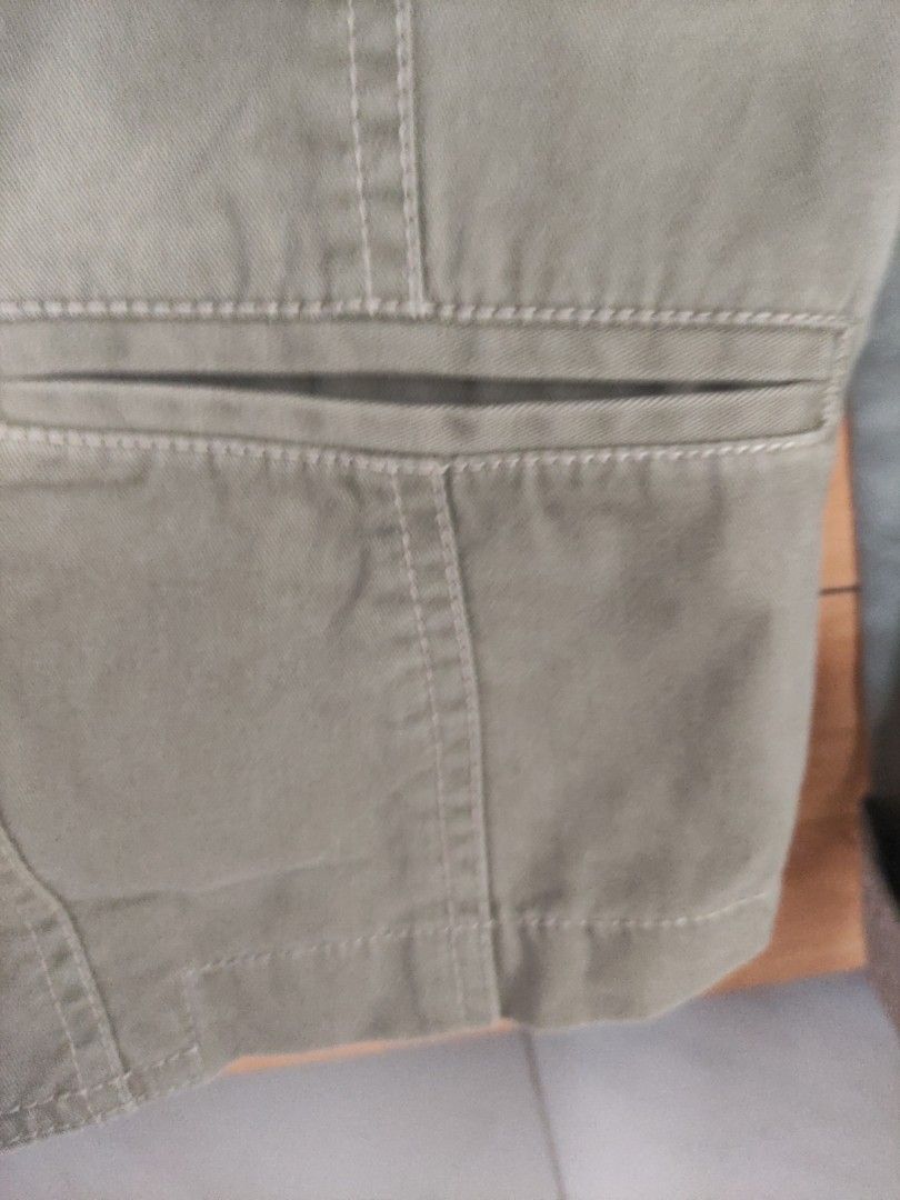 Jacket (Category: Longsleeves) located in Singapore. Submitted by sophie2002 (Listing ID 1297860453, Image 3). Description: This is brand new. Paid $69 at G2000 on impulse. My new company provides jackets so it was not worn at all. Very good quality cotten. Nice olive green. Selling very very cheap. Although L size, but M size ladies can wear too.Shoulder 38 to 39cm.