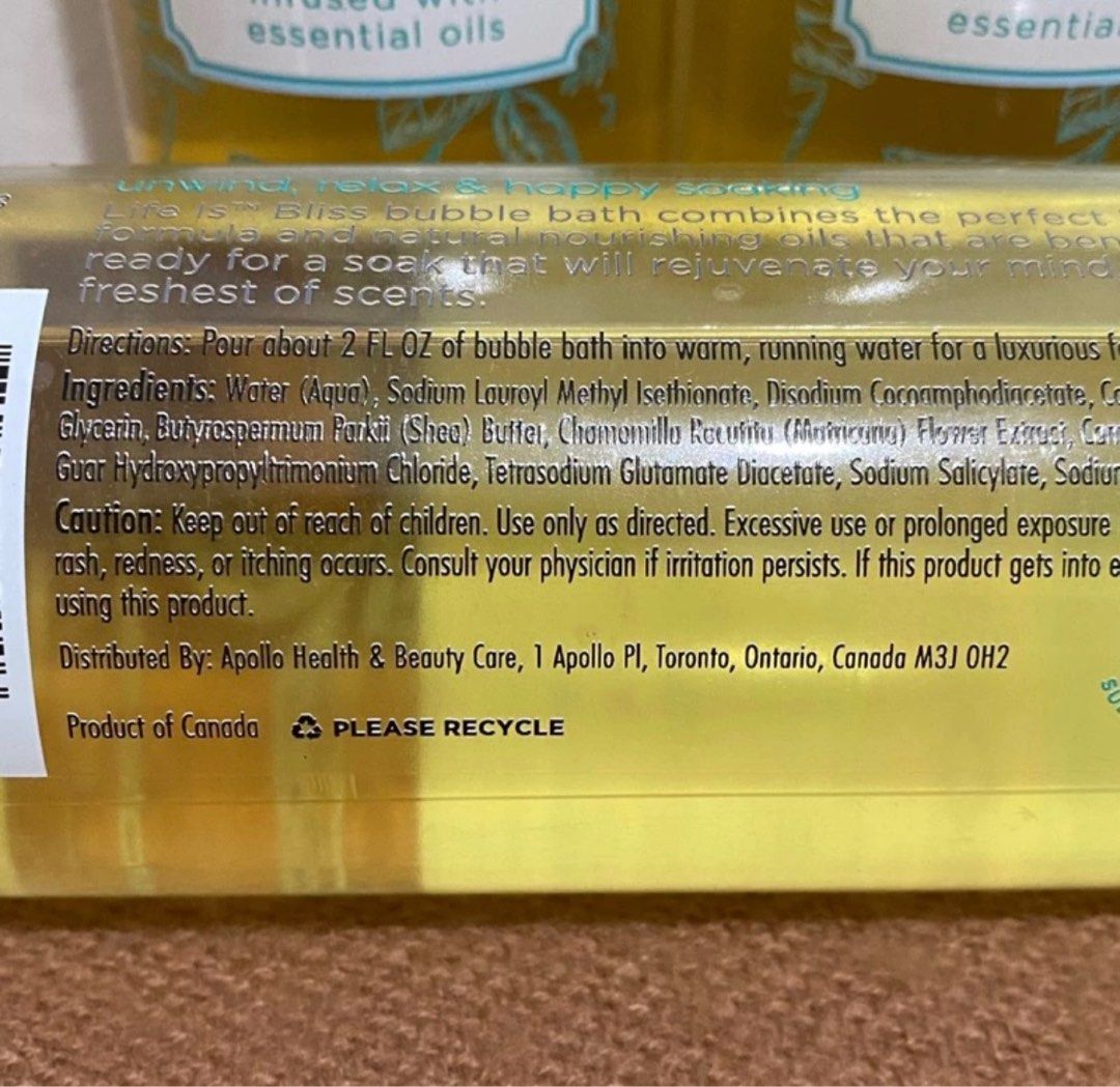Life Is Bliss Solice Chamomile Green Tea Bubble Bath (473 mL) (Category: Bath) located in Quezon City. Submitted by xtian.store (Listing ID 1297828265, Image 3). Description: 100% ORIGINAL AND BRAND NEW PRODUCT OF [CANADA] ACTUAL PHOTOS ARE POSTED 📸 - 16 FL OZ (473 mL) - Infused with essential oils - Life is bliss bubble bath, combines the perfect balance of super foaming formula and natural nourishing oils that are beneficial to your skin. Get 