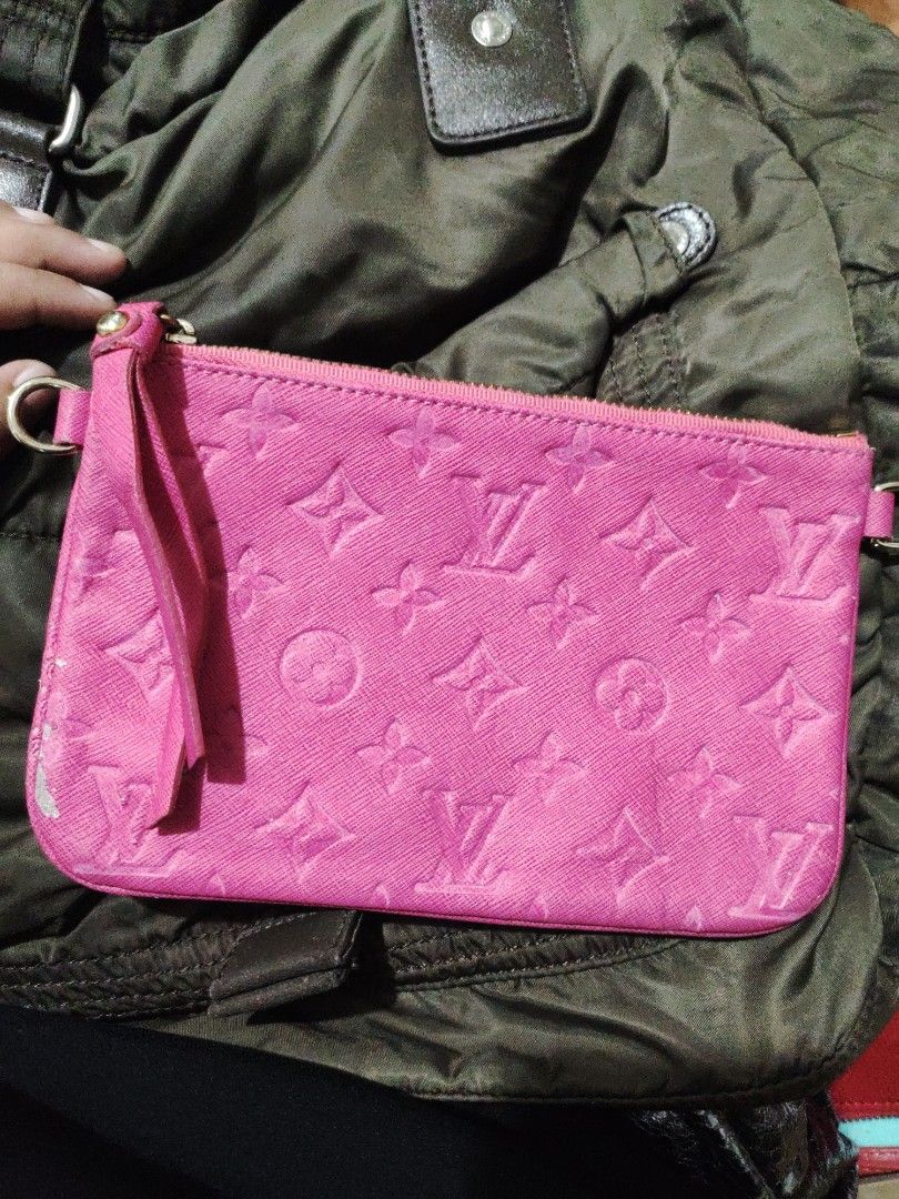 Louise Vuitton pouch (Category: Luxury Bags & Wallets) located in Zamboanga. Submitted by Clairey03 (Listing ID 1297919078, Image 2). Description: no code seen rubs.