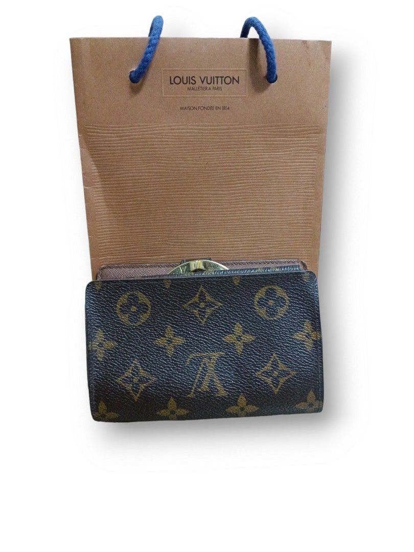 LV MONOGRAM FRENCH KISSLOCK (Category: Luxury Bags & Wallets) located in Malabon City. Submitted by mistej_restoration (Listing ID 1297889784, Image 2). Description: slightly used orig rank ab.