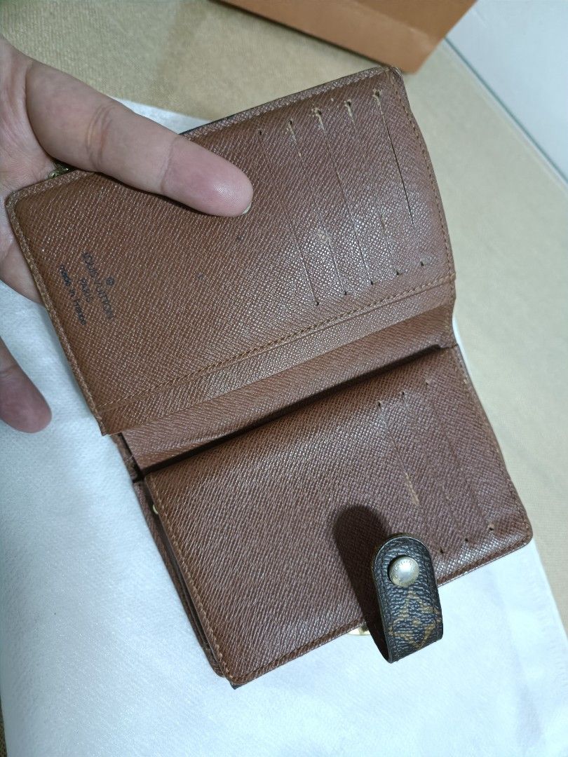 LV MONOGRAM FRENCH KISSLOCK (Category: Luxury Bags & Wallets) located in Malabon City. Submitted by mistej_restoration (Listing ID 1297889784, Image 3). Description: slightly used orig rank ab.