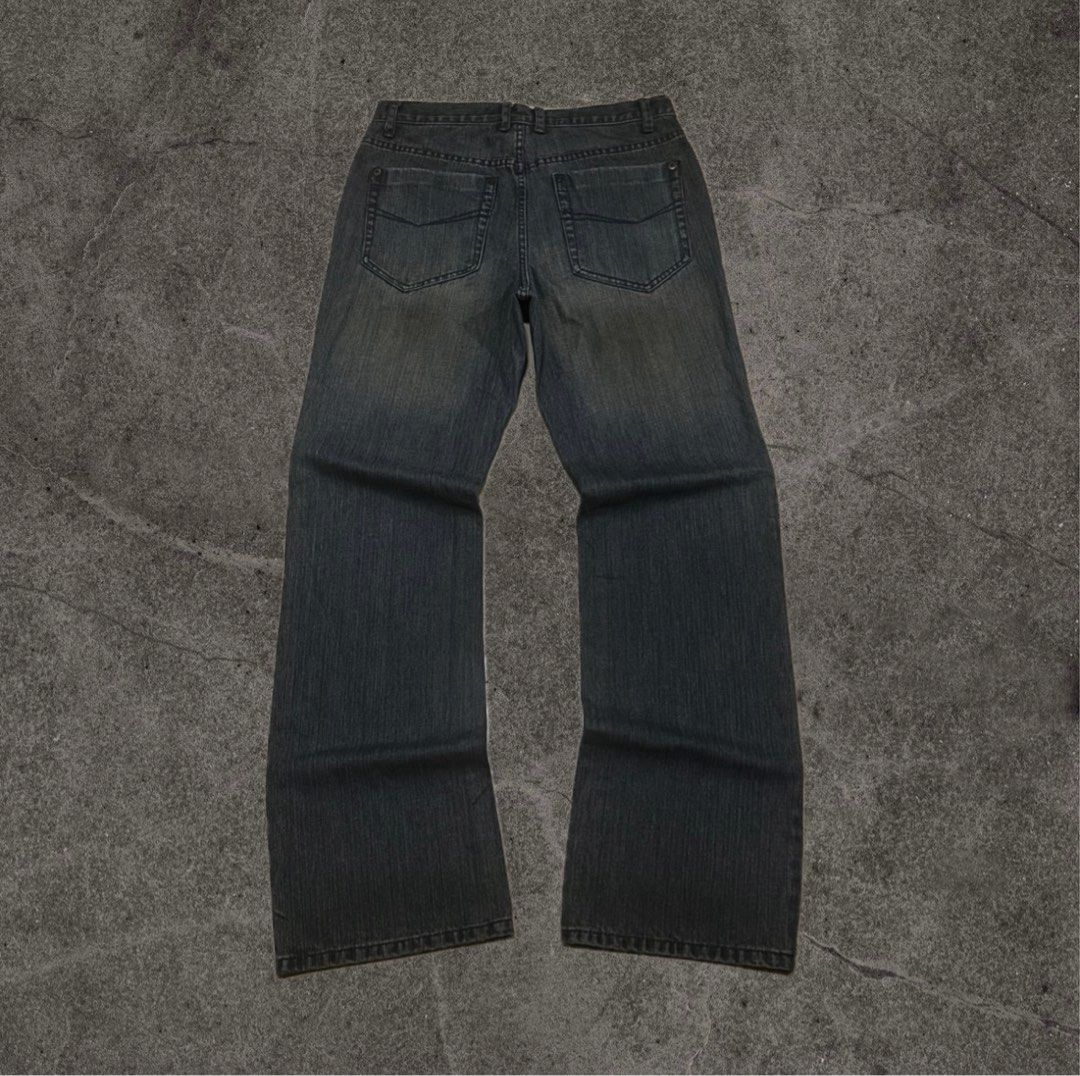 Mud Wash Loose Fit Jeans (Category: Jeans) located in San Pedro. Submitted by karluash (Listing ID 1297190206, Image 2). Description: Waist: 32 inches Length: 42 inches Leg Opening: 9.5 inches Flaws: none +sf .