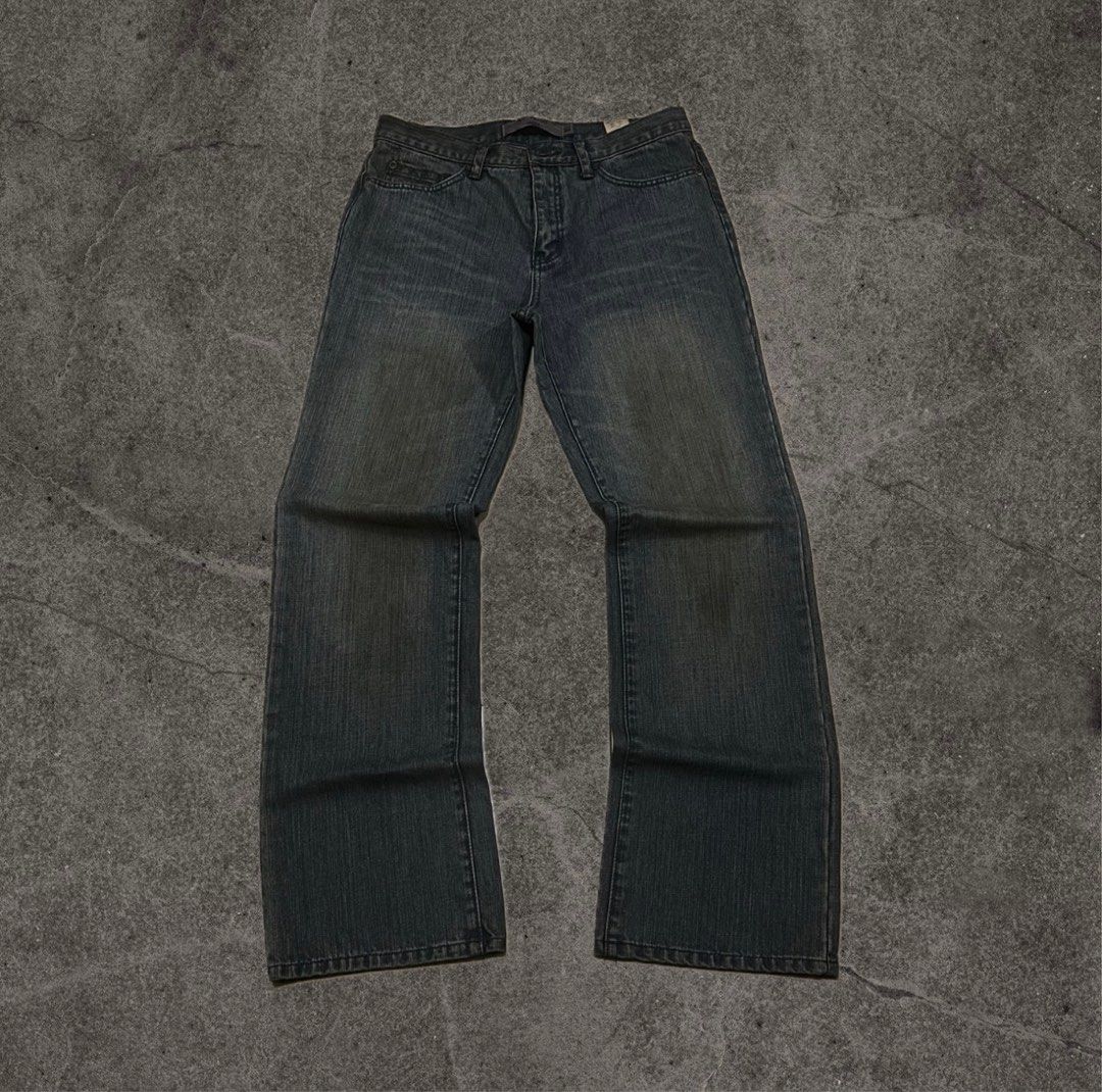 Mud Wash Loose Fit Jeans (Category: Jeans) located in San Pedro. Submitted by karluash (Listing ID 1297190206, Image 1). Description: Waist: 32 inches Length: 42 inches Leg Opening: 9.5 inches Flaws: none +sf .