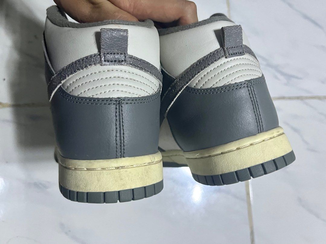 Nike Dunks Vintage Light Bone Gray (Category: Sneakers) located in Quezon City. Submitted by _____sopii (Listing ID 1297928370, Image 3). Description: Last price posted size 8 mens / 9 womens 26cm Rfs: decluttering / change of style.