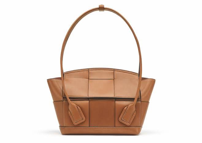 Pasabuy! Bottega Veneta Arco Small (Category: Luxury Bags & Wallets) located in Quezon City. Submitted by everybit (Listing ID 1297899884, Image 1). Description: - Brand new and Authentic (All my listings were bought or will be bought directly from flagship stores) - Comes with box, dust bag, tag, receipt, and authenticity card - For preorder, ETA: 4-6 weeks - 50% dp is needed to place an order - Also open for layaway .