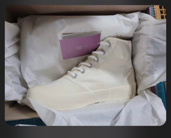 POSE GANCH, MERCY, CREAM Sneakers (Category: Sneakers) located in Quezon City. Submitted by terrence14 (Listing ID 1297817915, Image 2). Description: BTS ARMY BIRTHDAY SALE! 20% off! July11 -15 only! FREE SF (min purchase P 3,000) WTS LF PH - Onhand - Unused, Brand new, good condition - 240mm MOP CIMB, GCASH, MAYA, LANDBANK, GOTYME MOD SDD only, QC NCR.