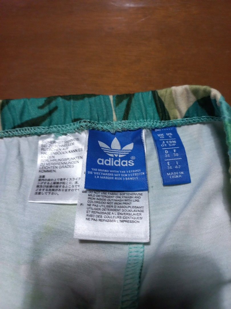 Preloved adidas parrot printed design leggings Women s Fashion Activewear on Carousell