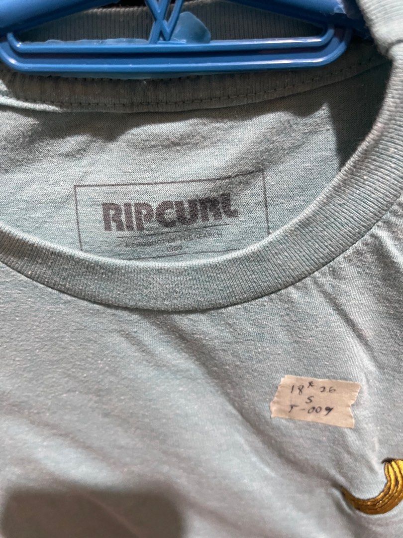 Ripcurl Tshirt (Category: Tshirts & Polo Shirts ) located in Quezon City. Submitted by jhengskise60767 (Listing ID 1297938515, Image 2). Description: Preloved fashion wear from dubai not from thirft or ukay-ukay. Original Size Small Dimes : 18*26 Code : T-009 Issue : none Color rate : 10/10.