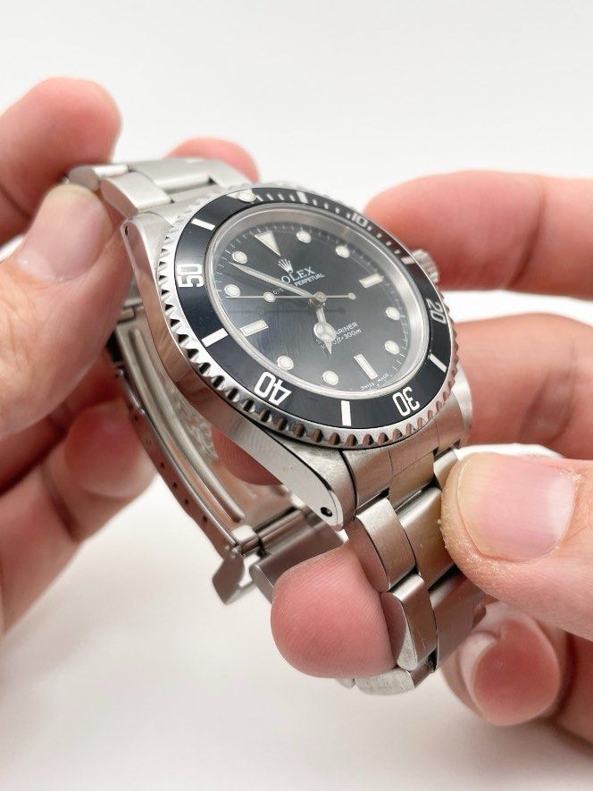 Rolex Submariner Ref. 14060 （分類：手錶）位於 Hong Kong。 由 labeg 提交（商品編號 1297882965，圖片 2）。簡介： Rolex Submariner Ref.: 14060 Year: 1991 Case Condition: Polished with sharp chamfers Accessories: Comes with Box Case Size: 40mm Endlinks: 501B Bracelet: 93150 Clasp: 78790。