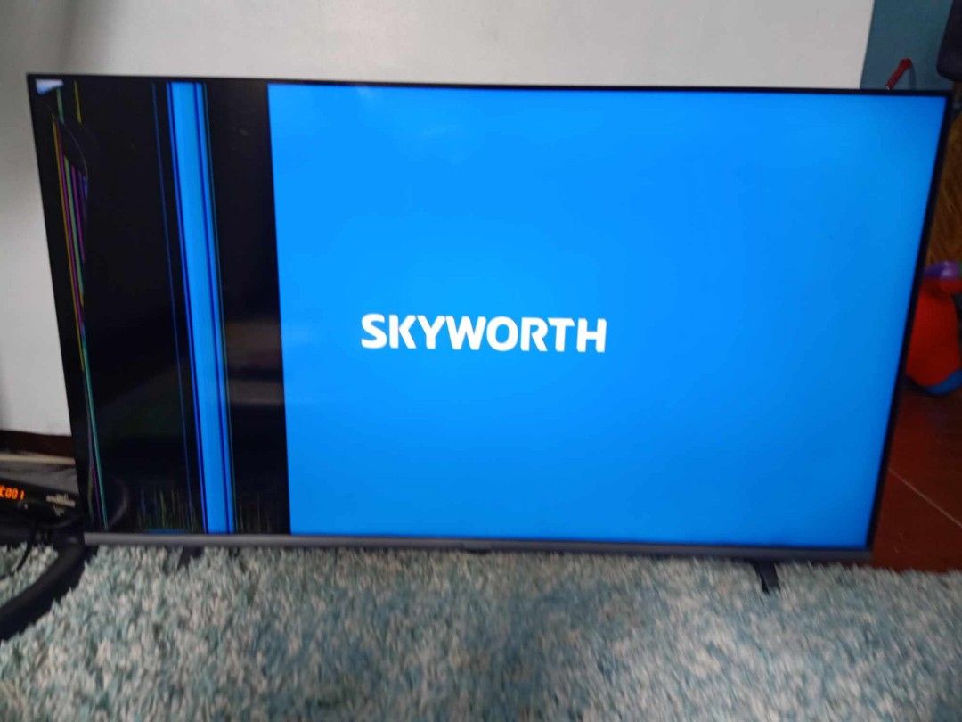 Skyworth smart tv 40 inches (Category: TV) located in Manila. Submitted by bongsy999mall (Listing ID 1297880915, Image 2). Description: Skyworth smart tv 40 inches Issue : Sira Lcd need palitan kayo nalang pagawa pm sa gusto bumili.