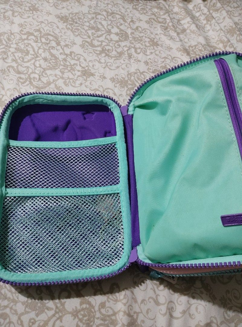 Smiggles authentic Brand New 3-zipper compartment (Category: Stationery & School Supplies) located in Quezon City. Submitted by m_here (Listing ID 1297902014, Image 3). Description: Smiggles pencil case Authentic Brand new with tags RFS: Unused items at home Pickup area : Sampaloc Manila Or Araneta Avenue QC.
