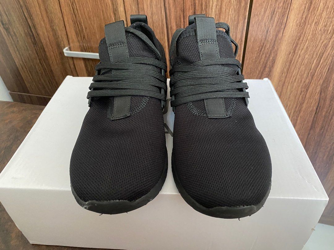 Swans shoes (Category: Sneakers) located in Bacoor. Submitted by reesedrich07 (Listing ID 1297838554, Image 2). Description: Swans shoes Black US 6 Used twice only Price 3,000 Add shipping fee Gcash or any bank account.