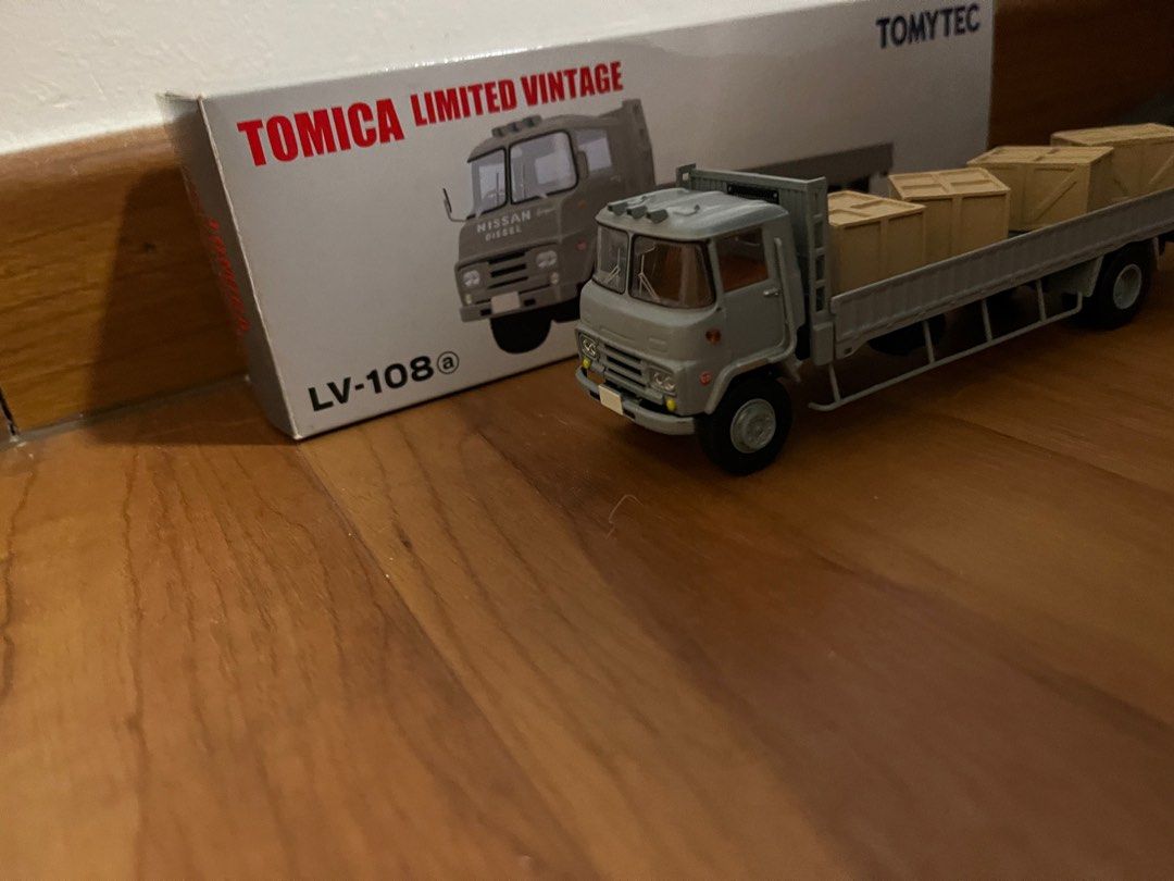 RARE Tomytec Tomica Limited Vintage TLVN TLV Nissan Diesel