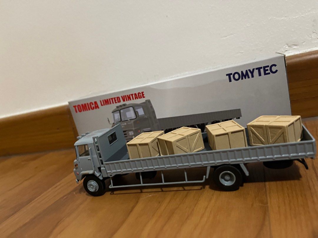 RARE Tomytec Tomica Limited Vintage TLVN TLV Nissan Diesel