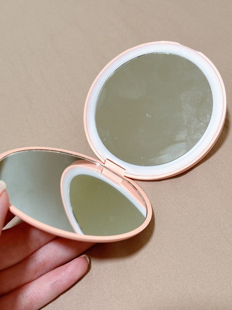 Travel Mirror with Light (Category: Face Care) located in Quezon City. Submitted by itsjms (Listing ID 1297891454, Image 2). Description: Travel friendly! Perfect for on-the-go for applying make up 💄 Bought in Taiwan.