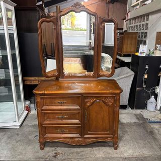 Vanity Table / Dresser with tri-fold mirror