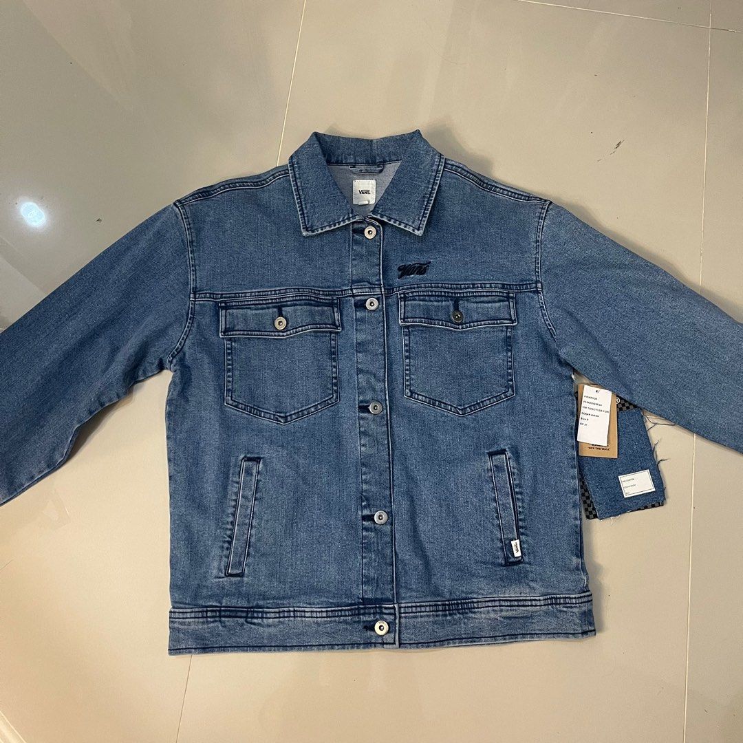 VANS DENIM JACKET (Category: Coats, Jackets and Outerwear) located in San Pedro. Submitted by hygo.mnl (Listing ID 1297825308, Image 1). Description: Authentic *no tags na kasi ginamit for 10min photoshoot, still good as new parin naman Can lower the price pa, send offers 🙂 (no to super low offers) Small on tag payment first policy.