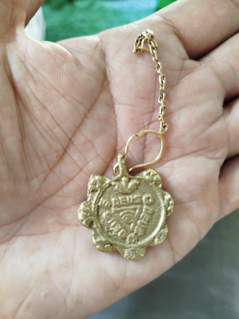 Vintage amulet pitong arkanghel (Category: Vintage Collectibles) located in Subic. Submitted by regiedaniel01 (Listing ID 1297832772, Image 3). Description: add sf.