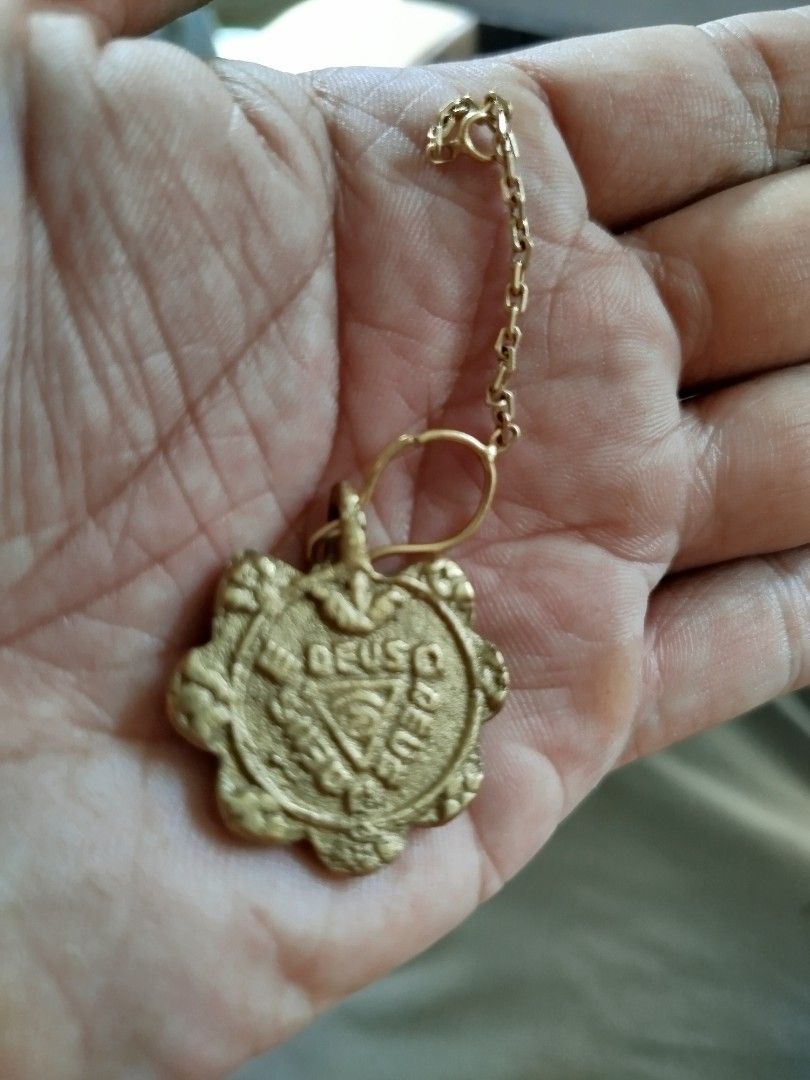 Vintage amulet pitong arkanghel (Category: Vintage Collectibles) located in Subic. Submitted by regiedaniel01 (Listing ID 1297832772, Image 2). Description: add sf.