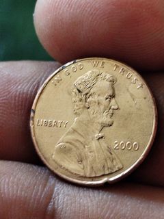 2000 Lincoln penny with scratches and line error