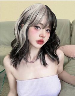 [𝒃𝒍𝒐𝒐𝒅𝒃𝒗𝒓𝒚] 1- Piece Synthetic Heat-Resistant Wavy Hair Blonde+Black with Bangs Wig - 20 inch
