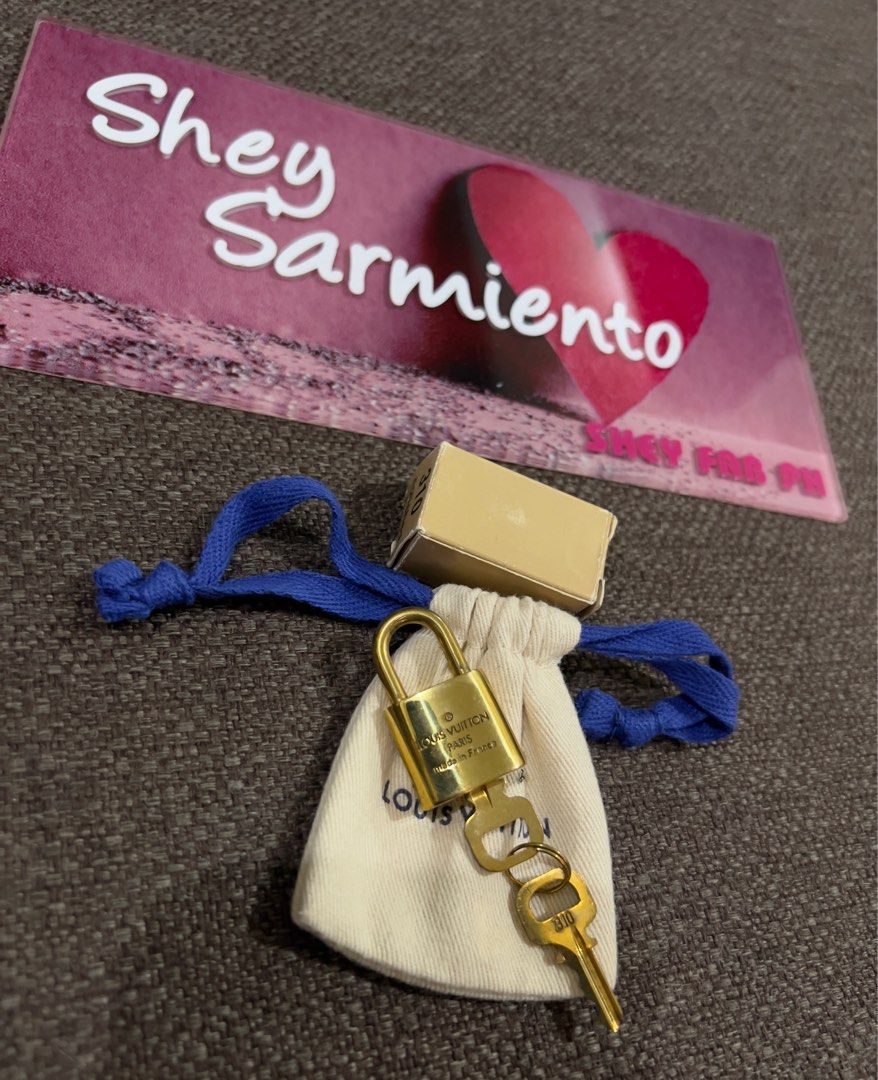 Authentic LV Lock&key (Category: Luxury Bags & Wallets) located in Pasig City. Submitted by sheyfabph (Listing ID 1298010646, Image 1). Description: Authentuc LV Lock Set With dustbag 2500.