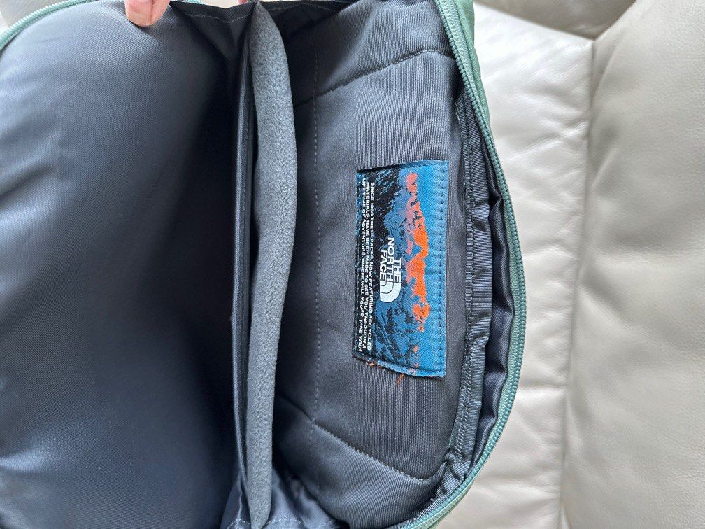 Backpack （分類：背包）位於 Hong Kong。 由 chill2020fish 提交（商品編號 1298015573，圖片 3）。簡介： Northface backpack very good condition 。